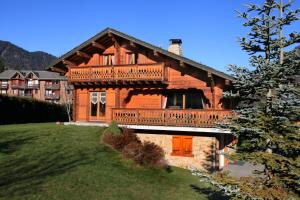 En generel udsigt til bjerge eller udsigt til bjerge taget fra chaletet