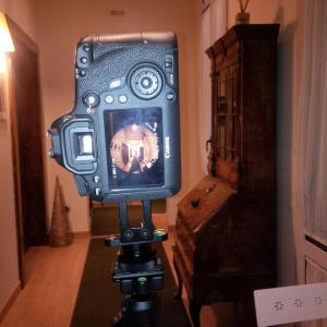 a camera on a tripod in a room at B&B Piazza Del Popolo in Ascoli Piceno