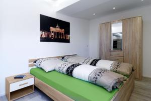Ένα ή περισσότερα κρεβάτια σε δωμάτιο στο Luxusapartment nahe Müggelsee