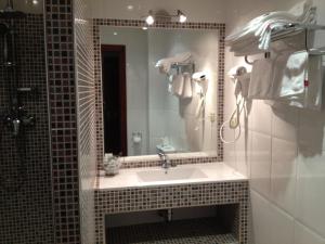 A bathroom at El Colorín