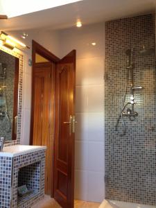 A bathroom at El Colorín