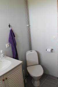 Ett badrum på Midhop guesthouse