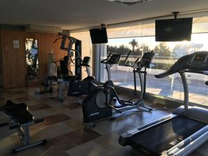 a gym with a bunch of exercise bikes in a room at Gala Puerto Apartamento 108 in Punta del Este