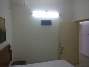 Postel nebo postele na pokoji v ubytování Safire Residency