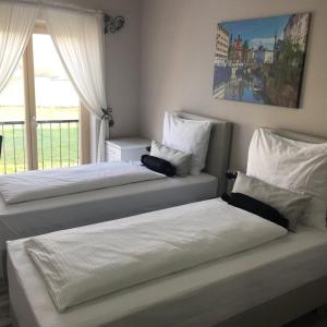 Postel nebo postele na pokoji v ubytování Hotel Bakarni Lonac
