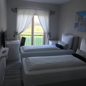 Postel nebo postele na pokoji v ubytování Hotel Bakarni Lonac