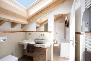 Een badkamer bij Haus Andorra