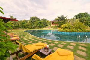 Bazén v ubytování Popa Garden Resort nebo v jeho okolí