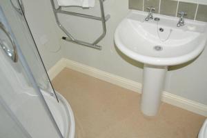 Vannituba majutusasutuses Stable Cottage +5 fotot