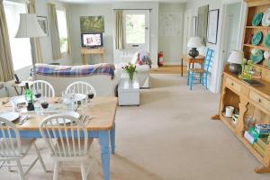 Televiisor ja/või meelelahutuskeskus majutusasutuses Stable Cottage