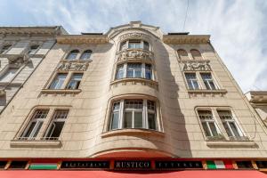 Luxury & Antique Charm 1056 Budapest, 71 Váci utca 2. emelet 6. ajto kép - 2