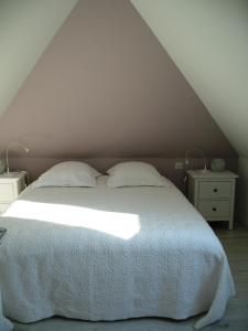 Кровать или кровати в номере La Pomme Verte
