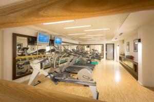 The fitness centre and/or fitness facilities at Altera Hotel