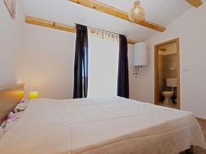 Łóżko lub łóżka w pokoju w obiekcie House Andrej 1372