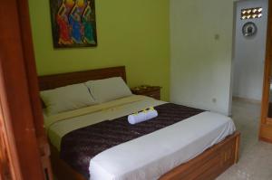 Postel nebo postele na pokoji v ubytování Made Roejas Homestay