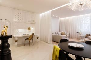 Seating area sa Mondrian Doha