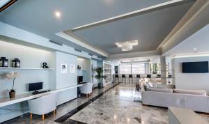 Televisyen dan/atau pusat hiburan di Contessa Hotel