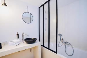 a bathroom with a sink and a shower at Jardin Secret in Brussels