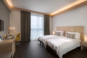 A bed or beds in a room at Domina Milano Fiera
