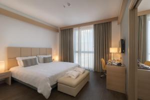 A bed or beds in a room at Domina Milano Fiera
