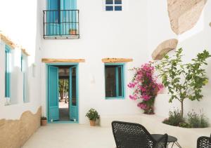 a patio with chairs and flowers in front of a building at Apartamentos La más Bonita in Valencia