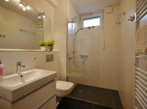 Ένα μπάνιο στο Komfort-Fewo Ettelsberg-Panorama +28 φωτογραφίες