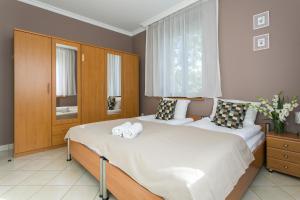 A bed or beds in a room at VIP Apartamenty Tetmajera Centrum 2