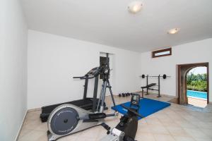 Posilňovňa alebo fitness centrum v ubytovaní Villa Marina