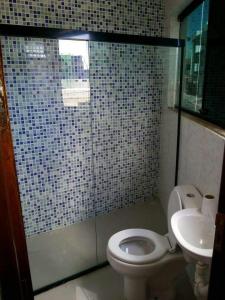 a bathroom with a toilet and a sink at Hotel Reobot in Garanhuns