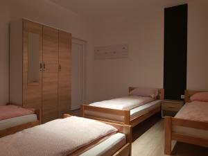 Ένα ή περισσότερα κρεβάτια σε δωμάτιο στο Guest house Alifakovac SARAJEVO