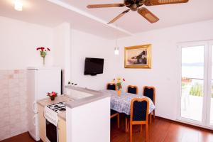 TV a/nebo společenská místnost v ubytování Apartmani Galija