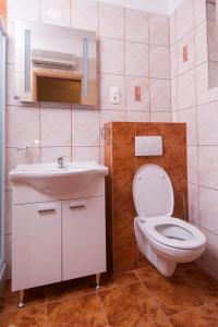 Koupelna v ubytování Apartmani Galija