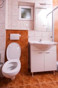 Koupelna v ubytování Apartmani Galija