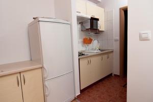 Kuchyň nebo kuchyňský kout v ubytování Apartmani Galija