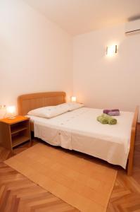 Postel nebo postele na pokoji v ubytování Apartmani Galija