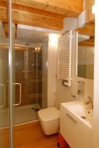 Koupelna v ubytování Hostal riMboMbin