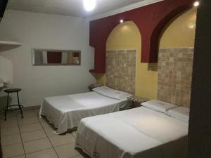 a room with two beds in a room at Hotel Xalapa in Veracruz