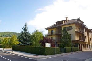 a building on the side of a street at Habitacions Aurora in Sant Pau de Segúries