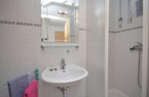 Koupelna v ubytování Apartments Mara