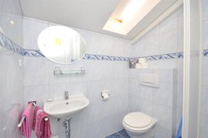 Koupelna v ubytování Apartments Mara