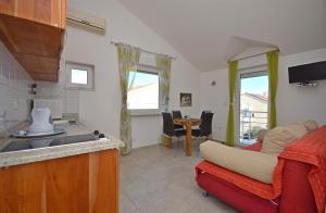 Kuchyň nebo kuchyňský kout v ubytování Apartments Mara