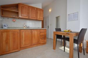 Kuchyň nebo kuchyňský kout v ubytování Apartments Mara