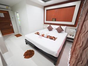 Postel nebo postele na pokoji v ubytování Lanta Fevrier Resort