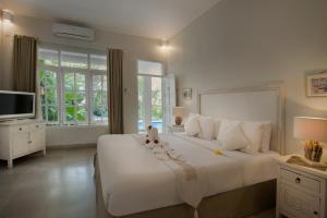 Una cama o camas en una habitación de Alfan Villa