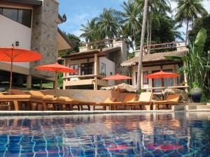 Der Swimmingpool an oder in der Nähe von Khanom Hill Resort