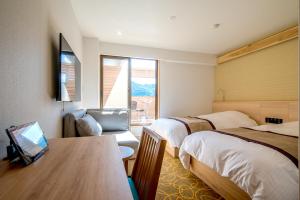 Кровать или кровати в номере Lectore Atami Koarashi - TKP Hotels & Resorts