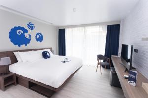 Kokotel Krabi Oasis tesisinde bir odada yatak veya yataklar