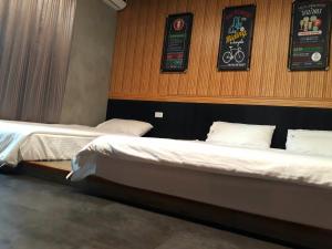 Katil atau katil-katil dalam bilik di 羅東夜市 工業Loft旅宿