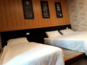 Katil atau katil-katil dalam bilik di 羅東夜市 工業Loft旅宿