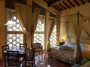 Posteľ alebo postele v izbe v ubytovaní Borgo Colleoli Resort + 37 fotografií